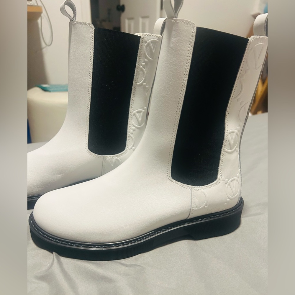 New Mario Valentino white Chelsea boots